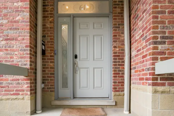 60 E Hattendorf AVE, Roselle, IL 60172