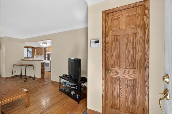 1837 Hawthorne AVE E, Saint Paul, MN 55119