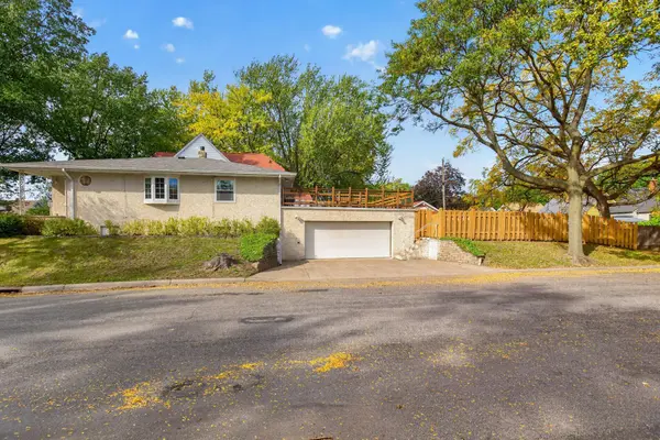 1837 Hawthorne AVE E, Saint Paul, MN 55119