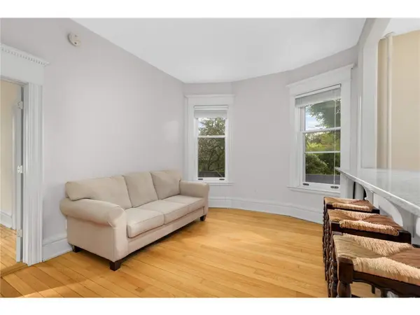 579 Summit AVE #105, Saint Paul, MN 55102
