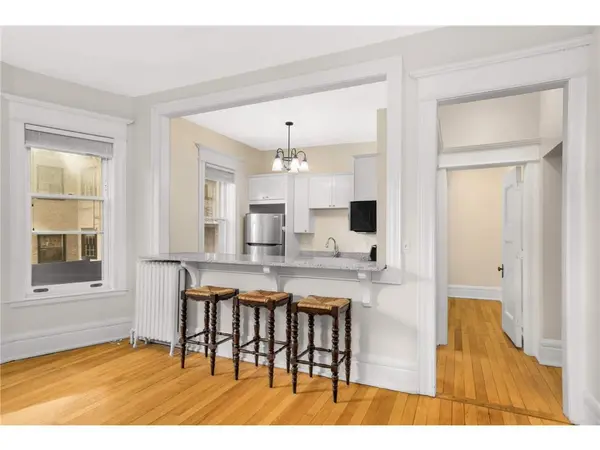 579 Summit AVE #105, Saint Paul, MN 55102