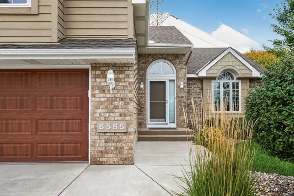 6585 Promontory DR, Eden Prairie, MN 55346