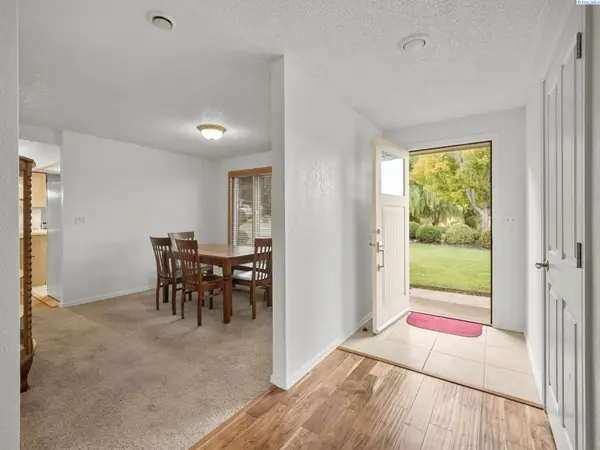4209 S Elm St, Kennewick, WA 99337