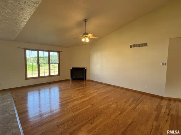 12 THOMAS CT, Mackinaw, IL 61755