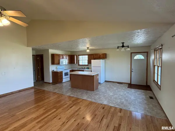 12 THOMAS CT, Mackinaw, IL 61755