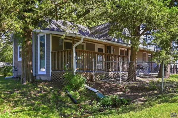 6940 SE Berryton RD, Berryton, KS 66409