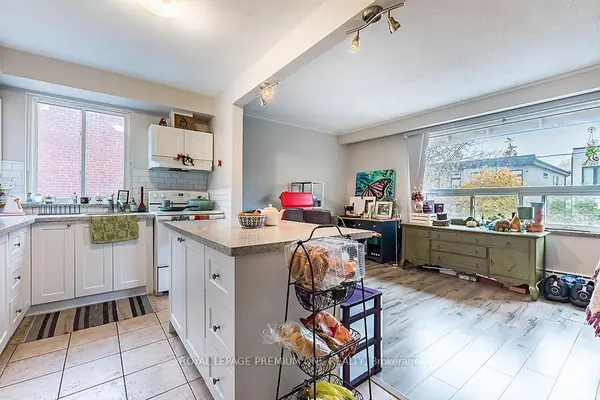 314 Lakeshore RD E #UPPER APT #2, Mississauga, ON L5G 1H4