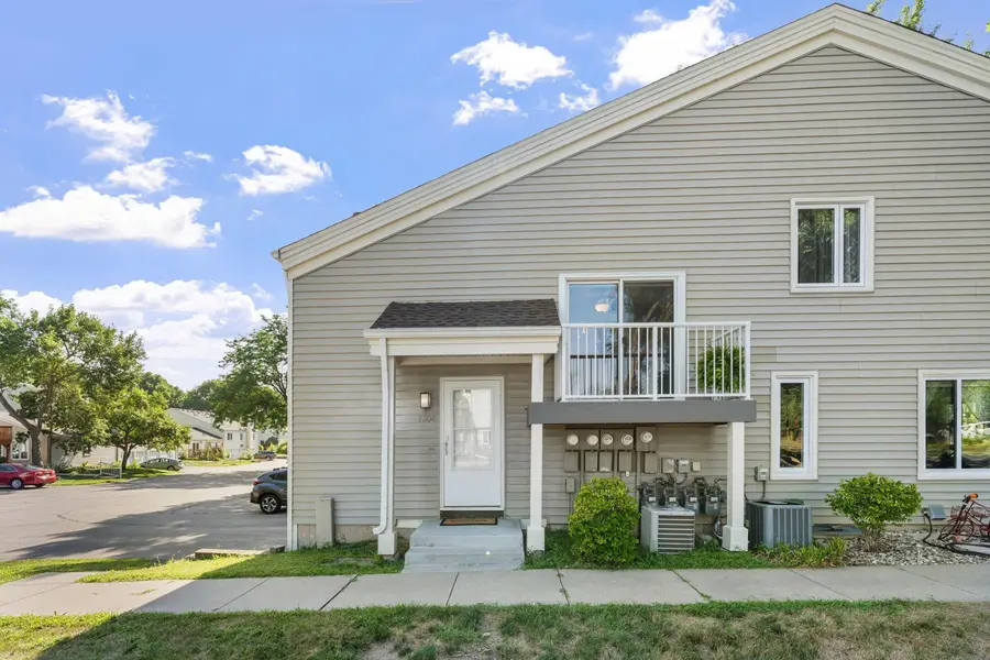 7304 Landau DR, Bloomington, MN 55438