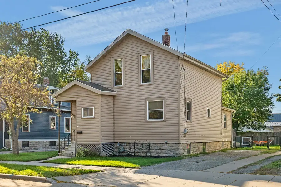 333 W 11TH AVE, Oshkosh, WI 54902