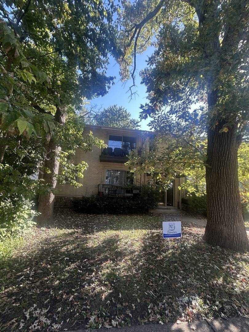 67 Kimbark RD #1, Riverside, IL 60546