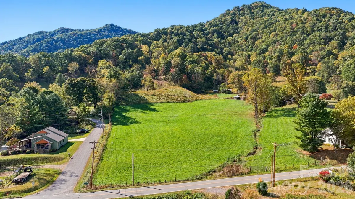 000 Beaverdam RD, Canton, NC 28716