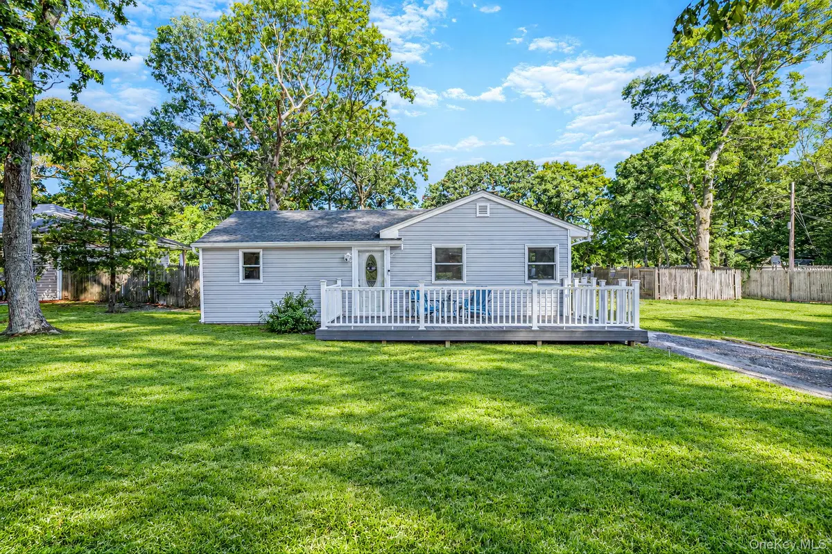 261 Mooney Pond RD, Selden, NY 11784