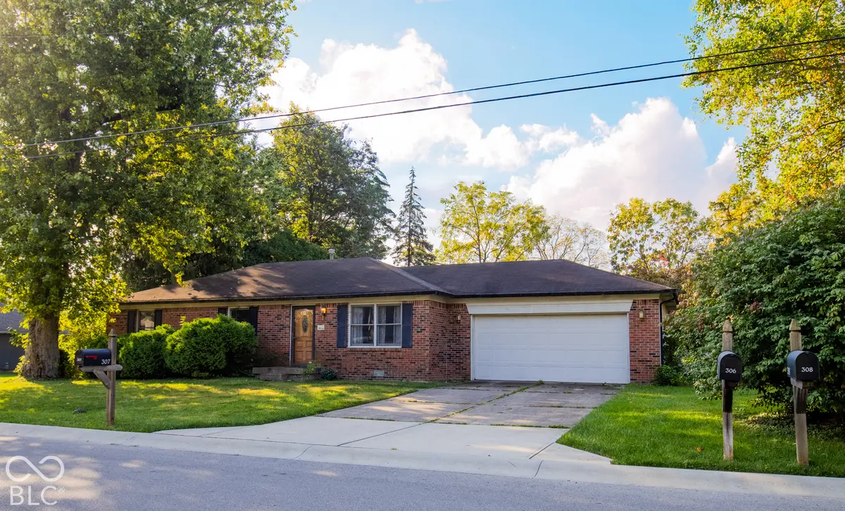 307 E North ST, Westfield, IN 46074