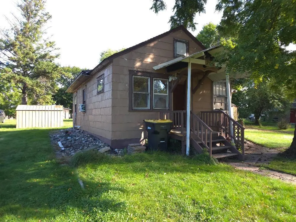 206 E Depue AVE, Olivia, MN 56277