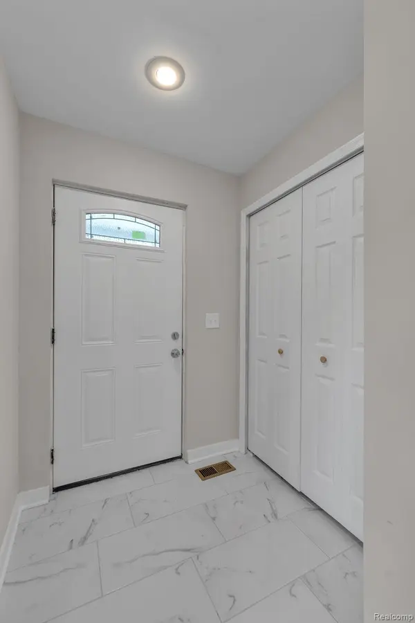 6653 Niagara ST, Romulus, MI 48174