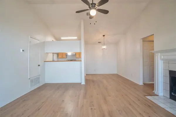 305 Regatta CT #B, Lakeway, TX 78734