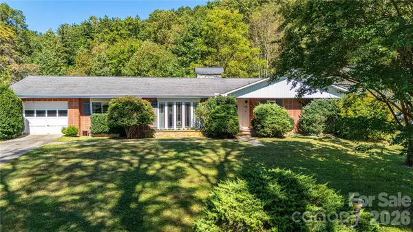 2586 Kim Miller RD, Lake Toxaway, NC 28747