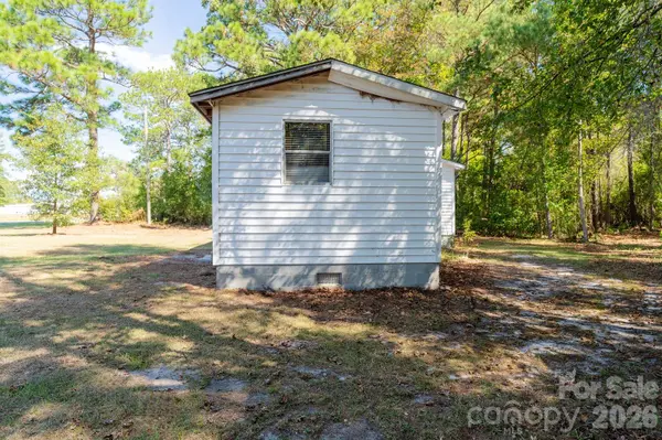855 Hickory Grove Ballpark RD, Bladenboro, NC 38320