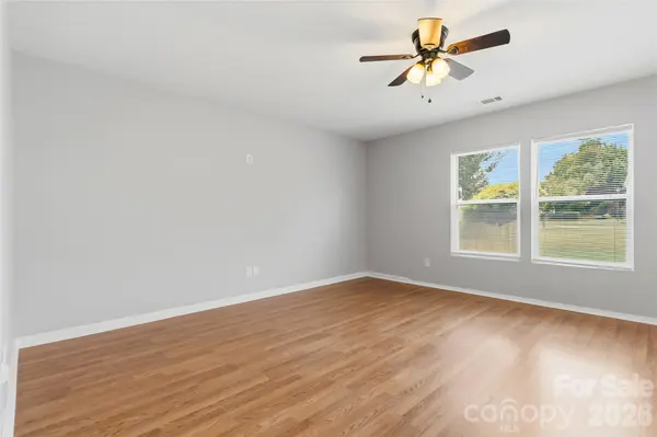 6215 Woodland Commons DR, Charlotte, NC 28269
