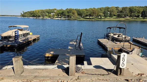 128 W Terrace TRL, Lake Quivira, KS 66217