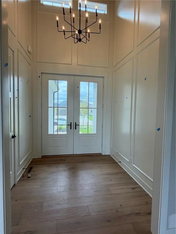 18461 Pawnee Lane LN, Overland Park, KS 66085