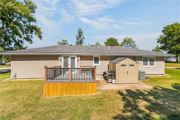 301 2nd ST, Smithville, MO 64089