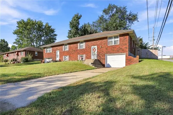 1101 SW Westminister RD, Blue Springs, MO 64014