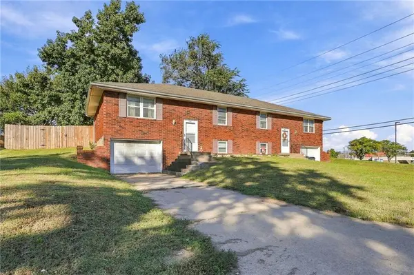 1101 SW Westminister RD, Blue Springs, MO 64014