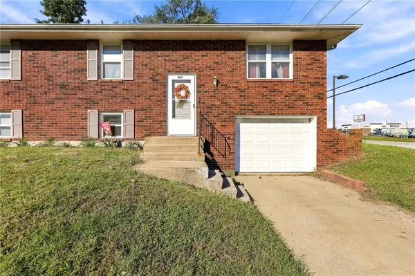 1101 SW Westminister RD, Blue Springs, MO 64014
