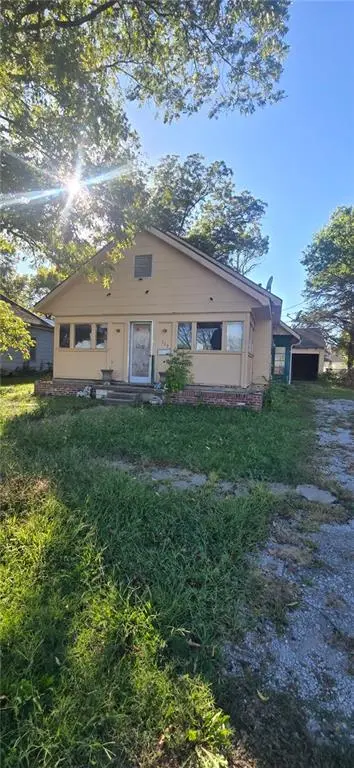 923 N Oak ST, Nevada, MO 64772