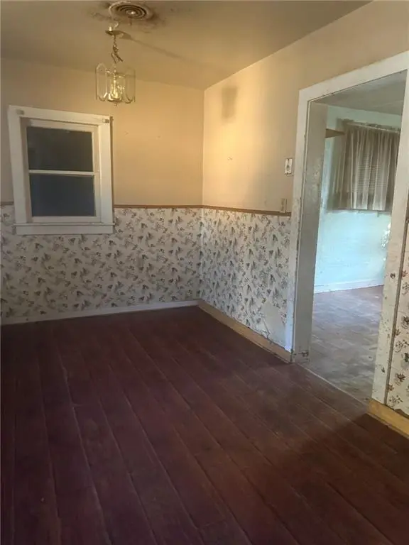 923 N Oak ST, Nevada, MO 64772