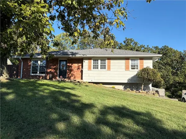 6719 NW Willowick LN, Parkville, MO 64152