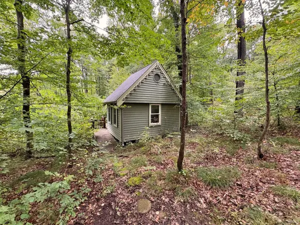 690 W Sylvan LN, Bloomington, IN 47404
