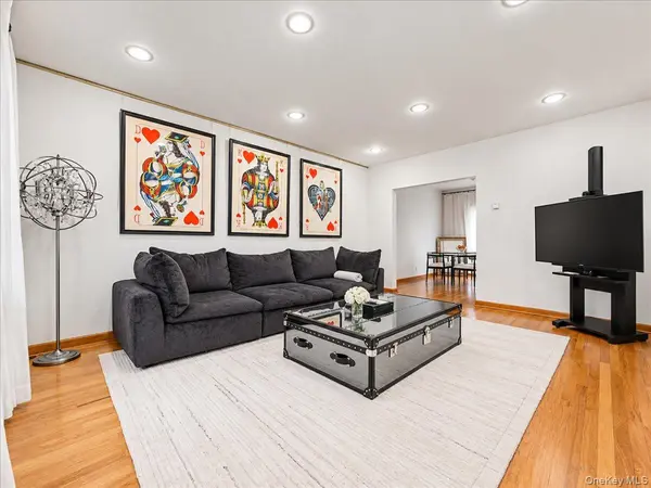 7551 Utopia Pkwy, Fresh Meadows, NY 11366