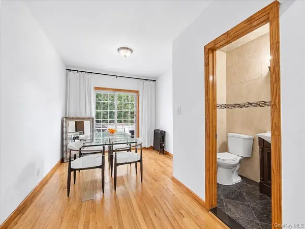 7551 Utopia Pkwy, Fresh Meadows, NY 11366