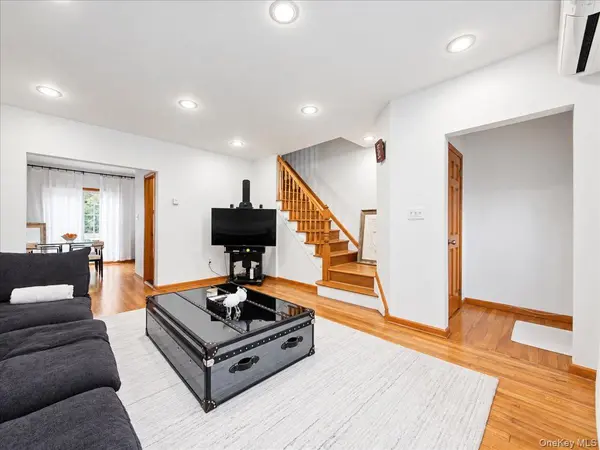 7551 Utopia Pkwy, Fresh Meadows, NY 11366