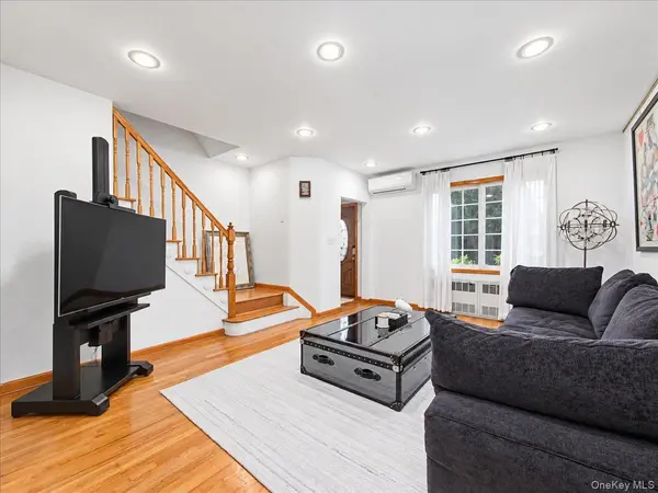 7551 Utopia Pkwy, Fresh Meadows, NY 11366