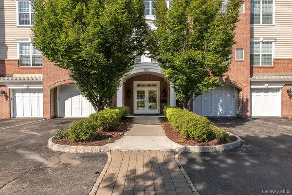 231 Regency DR, Fishkill, NY 12524
