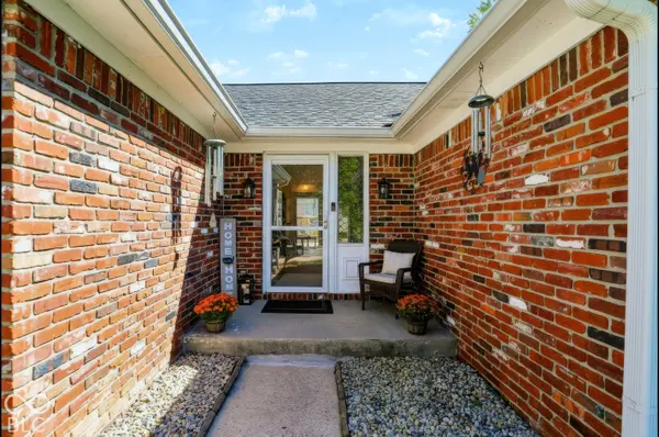 999 Shoreline CIR, Cicero, IN 46034