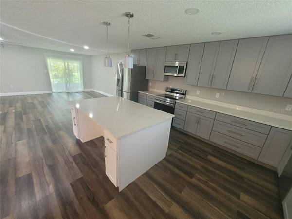 10481 MONTPELIER CIR, Orlando, FL 32821