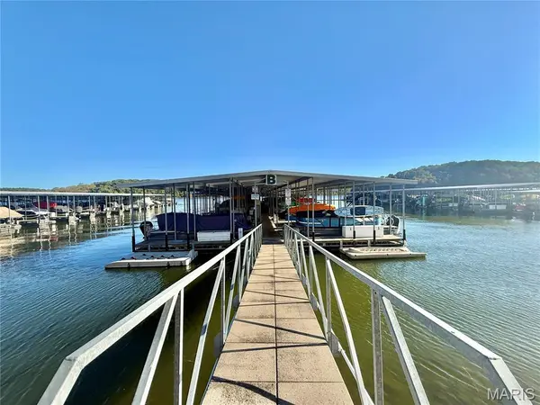 222 Park Place LN #2A, Kaiser, MO 65047