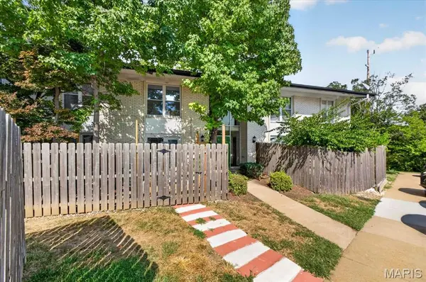 10401 Briarbend DR #2, St Louis, MO 63146