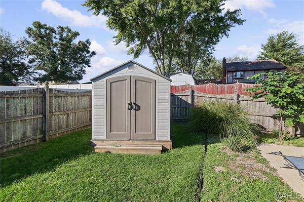 2800 Timberline DR, Belleville, IL 62226