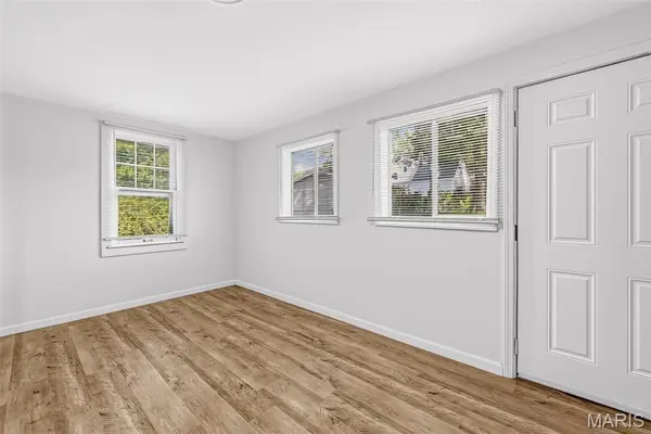 460 Adrian DR, St Louis, MO 63137