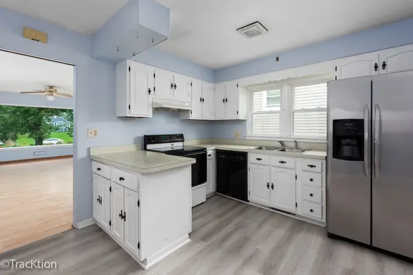 571 S Smith BLVD, Aurora, IL 60505