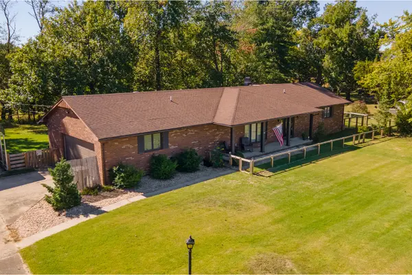108 Oaklawn CIR, Energy, IL 62933