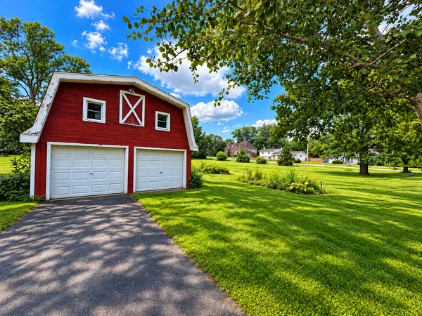 4708 Roslyn RD, Downers Grove, IL 60515