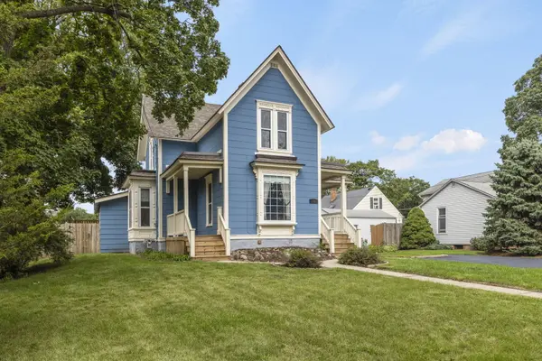 11 North ST, East Dundee, IL 60118