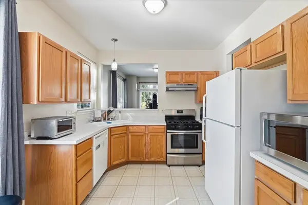 1404 Remington CT, Grayslake, IL 60030