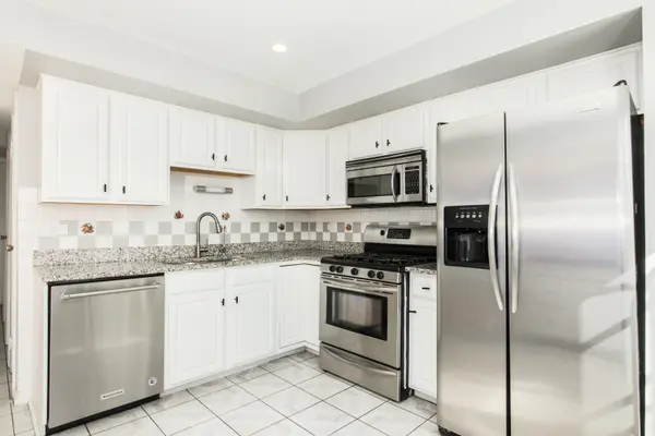 9135 Hollyberry AVE, Des Plaines, IL 60016